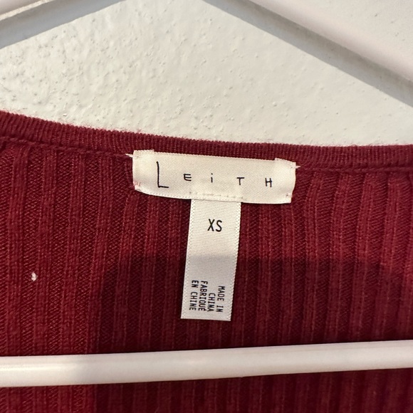 Leith V Neck - Picture 6 of 6